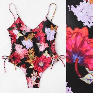 ⚡️⚡️🆕💝Vibrant floral side tie up one piece